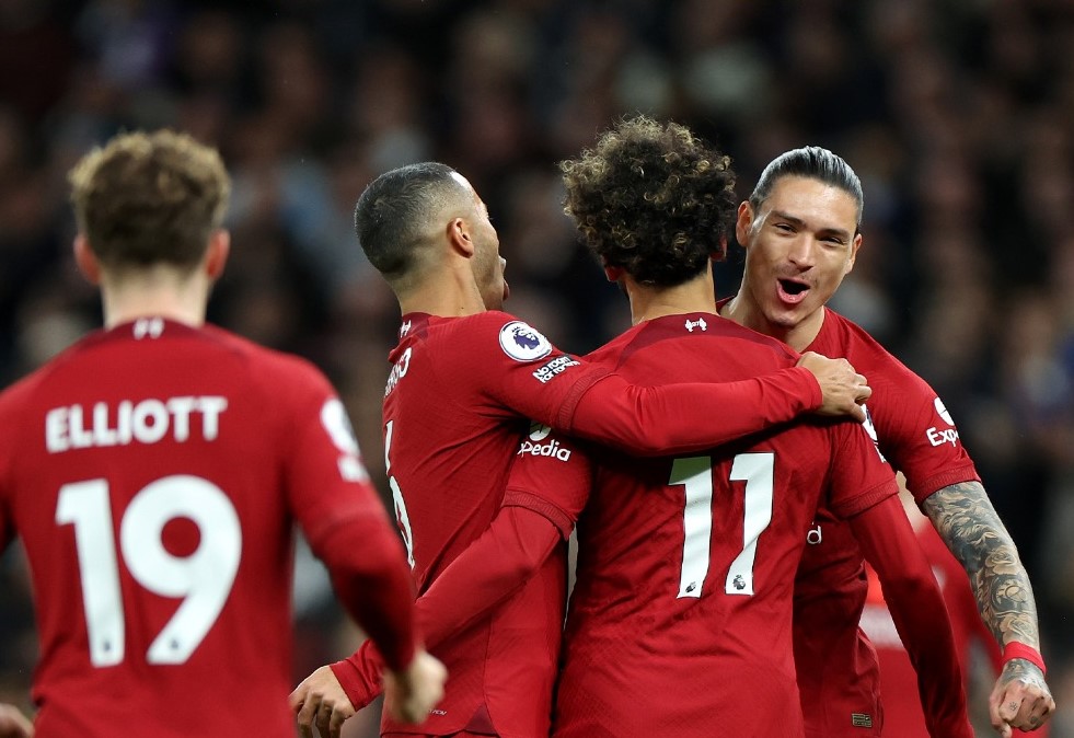 Liverpool feston në Londër, mposht Tottenhamin