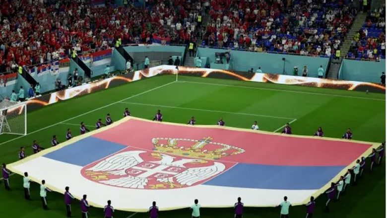 The Guardian: Tifozët e Serbisë ‘shfaqën slogane fashiste dhe kënduan për vrasjen e shqiptarëve’ gjatë ndeshjes me Zvicrën