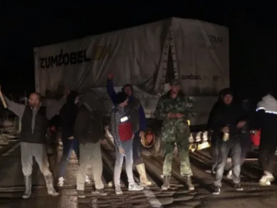 Largohen barrikadat, lirohet për qarkullim pika kufitare në Merdare