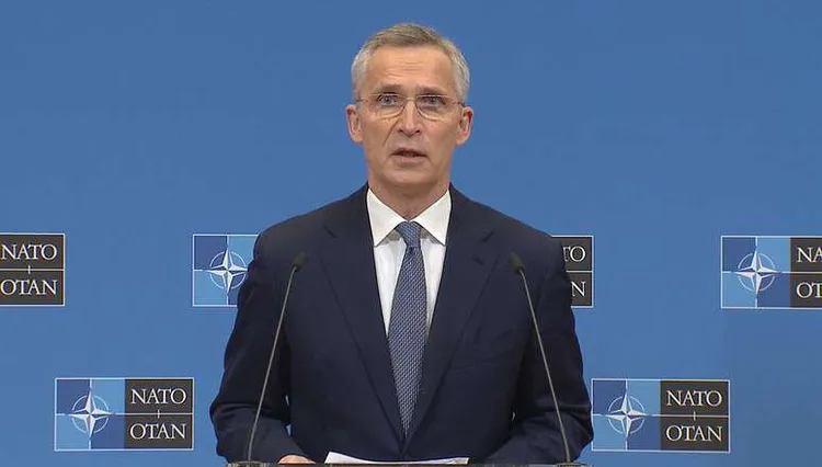 Stoltenberg: NATO-ja ndihmoi t’i japë fund luftërave etnike në Kosovë e Bosnje