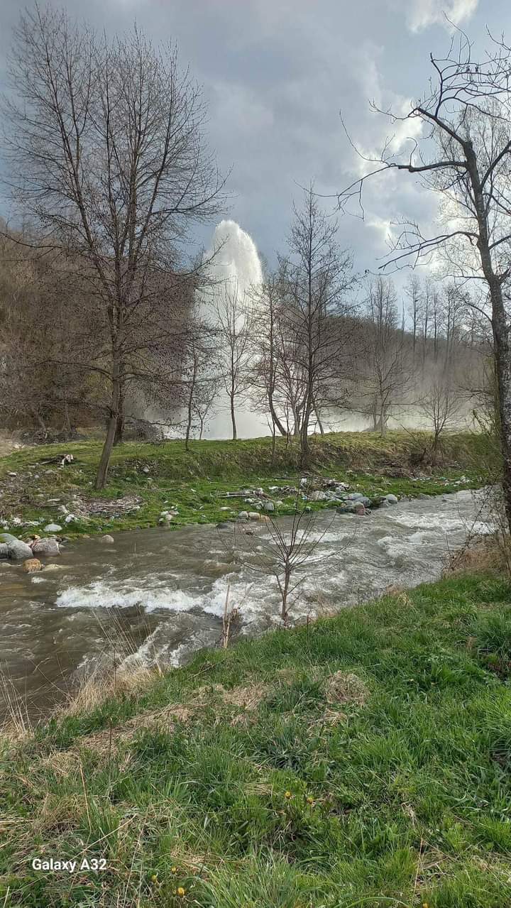 Shqetësohen banorët e fshatit Bitijë nga shpërthimi i ujit nën gypat e ndërtuar për hidrocentralin e Lepencit