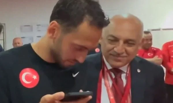 Erdogan i telefonon lojtarët turq pas ndeshjes sa ishin në zhveshtore