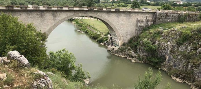 FSK-ja vazhdon kërkimet për gruan që dyshohet se ka rënë nga “Ura e Fshajt” në Gjakovë