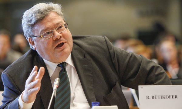 Eurodeputeti gjerman i ashpër me Borrellin: Kurti tregoi gatishmëri të firmoste marrëveshjen, pse ai i fajëson të dy palët njësoj