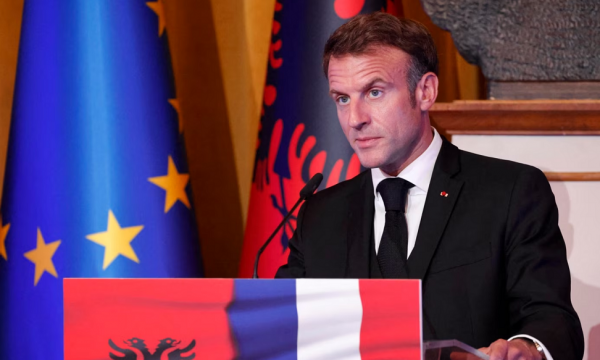 Del një version tjetër i deklaratës së Macron për vizat, a u përkthye keq Presidenti i Francës në Tiranë?