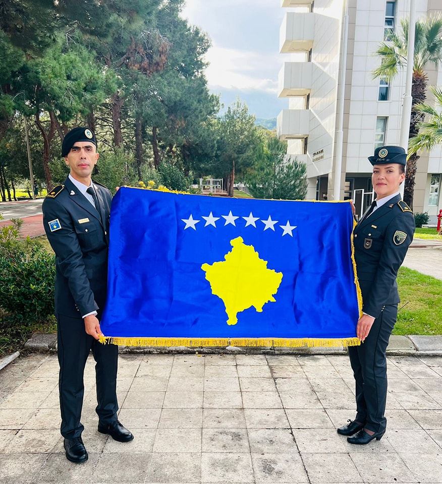 Dy pjesëtarë të FSK’së diplomojnë në trajnimin për oficer në Akademinë Ushtarake të Izmirit, Maqedonci publikon fotot