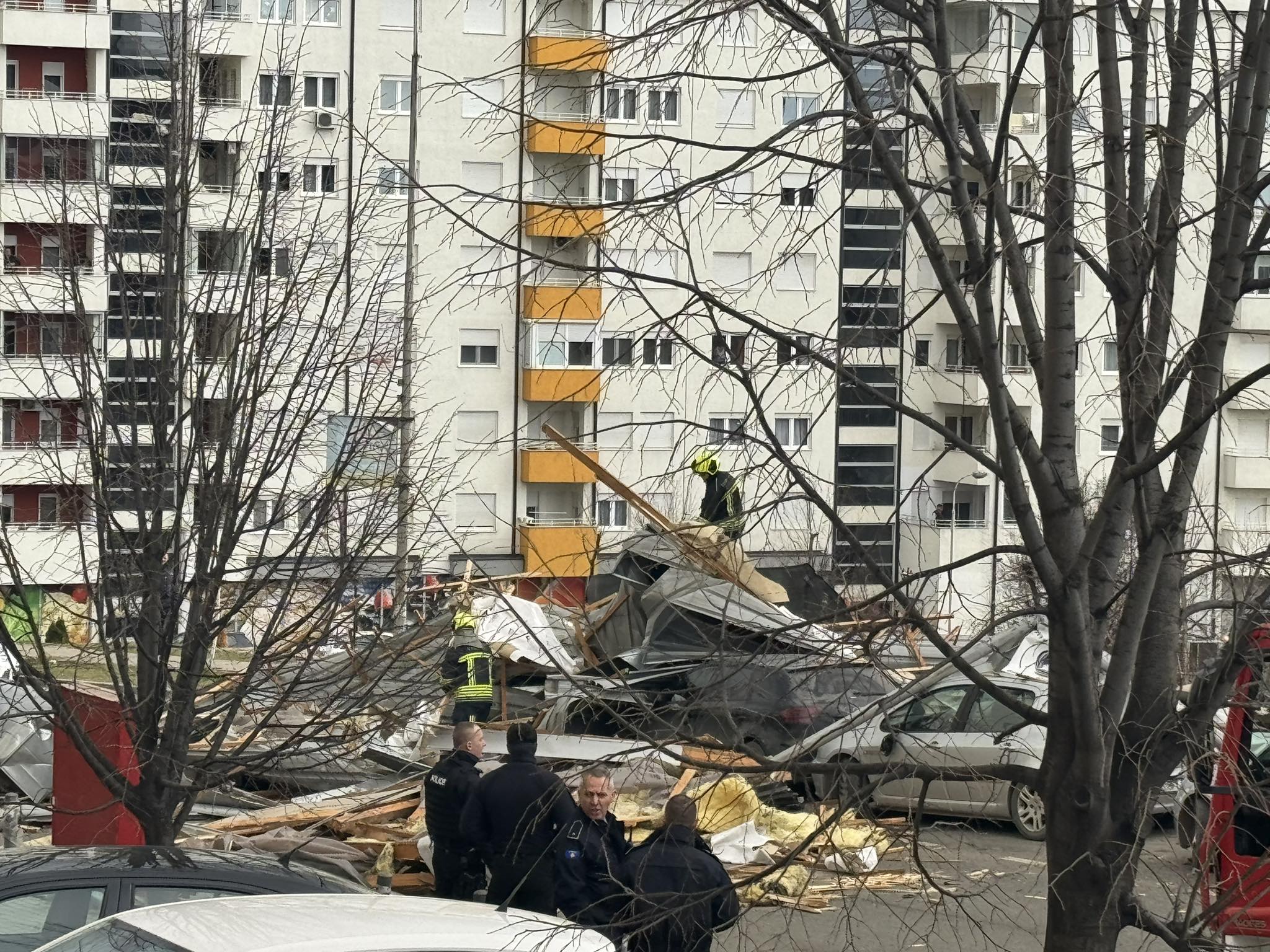 Arrestohen dy të dyshuar për rënien e kulmit të ndërtesës së Komunës së Prishtinës
