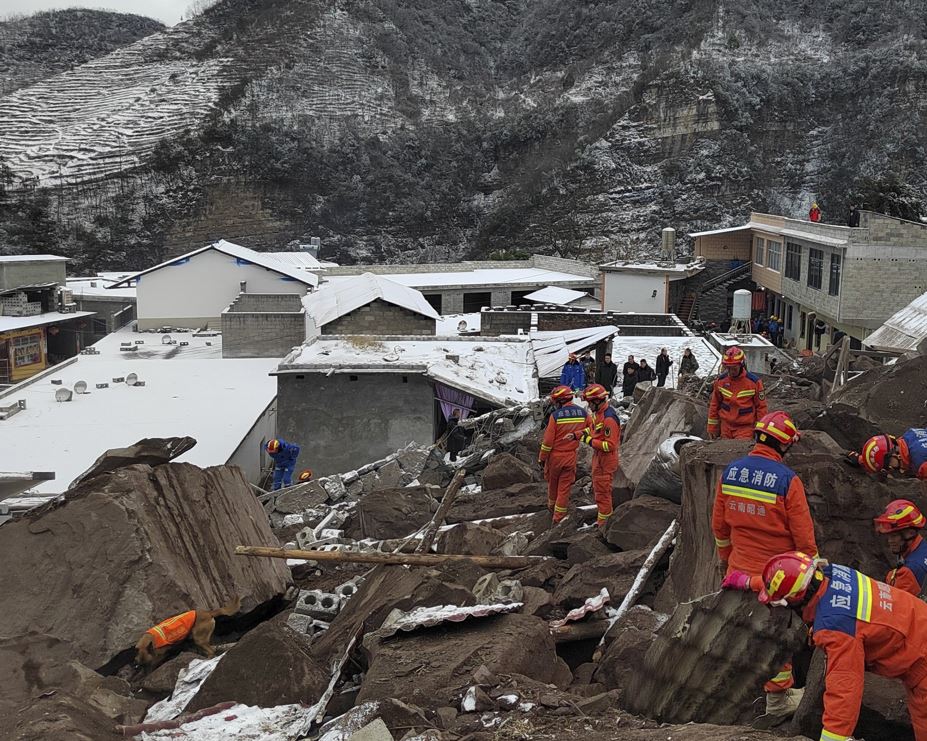 Arrin në tetë numri i viktimave nga rrëshqitja e dheut në Kinë