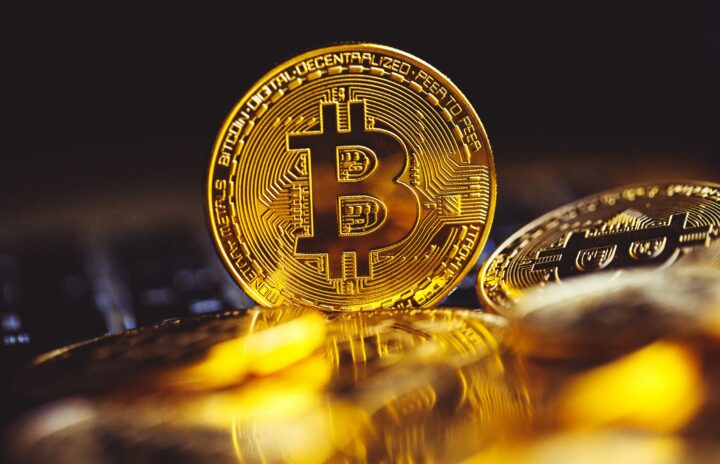 Bitcoin aprovohet s si aset financiar, çfarë do të thotë kjo për investuesit në kriptovaluta