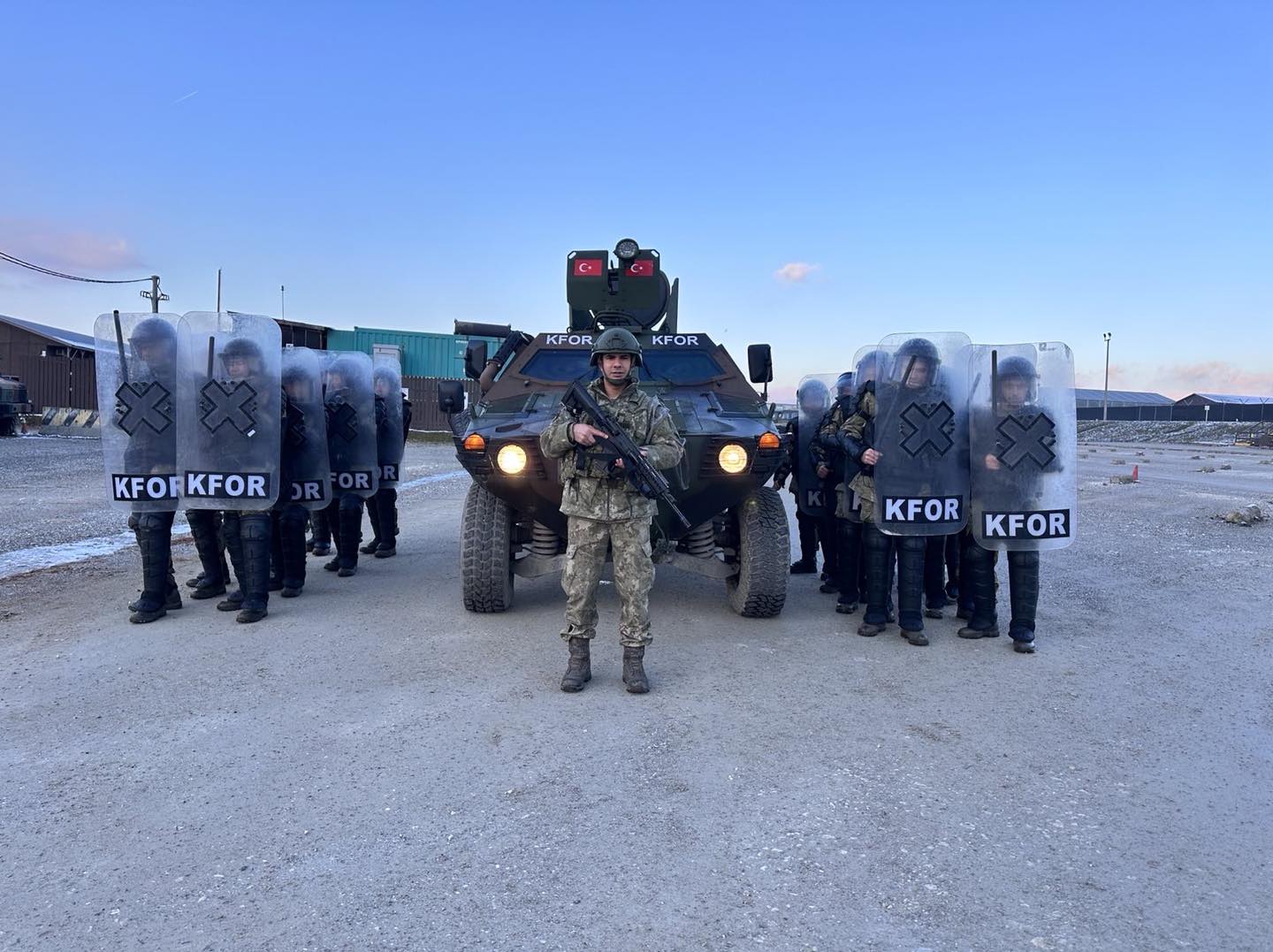 KFOR-i shpërndan foto të ushtarëve turq duke u stërvitur: Gjithmonë të gatshëm për operacione për mjedis të sgirut në Kosovë