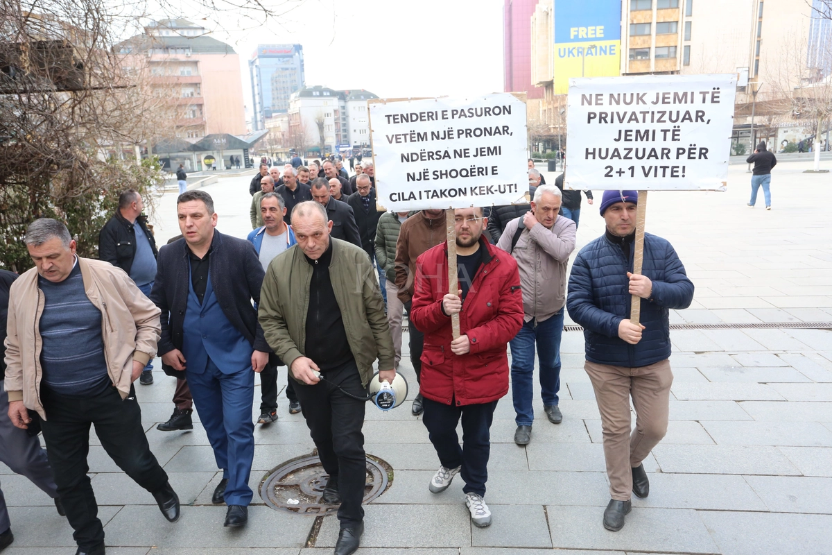 ​Protestojnë punëtorët e sigurimit fizik në KEK, kërkojnë paga dhe kushte më të mira pune