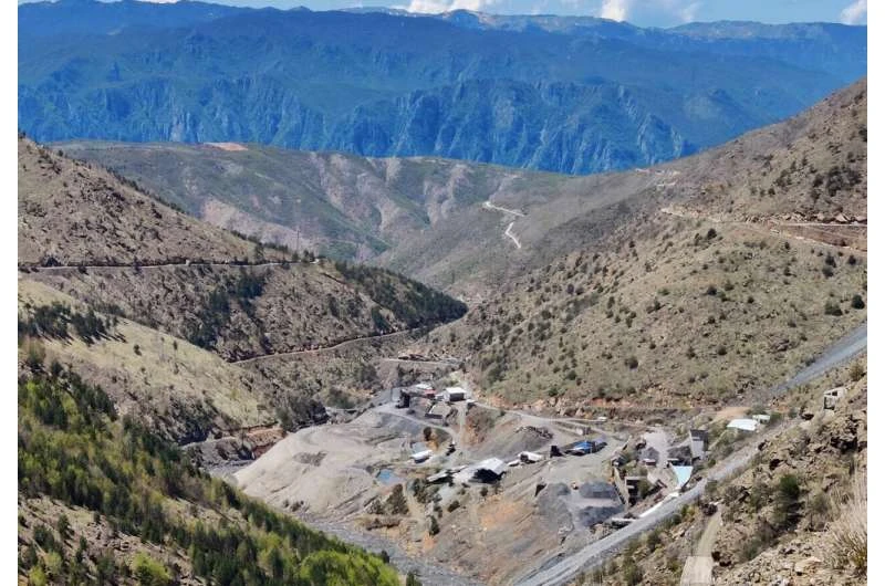 Gjendet burimi më i madh i gazit natyror të hidrogjenit në minierat e kromit në Shqipëri