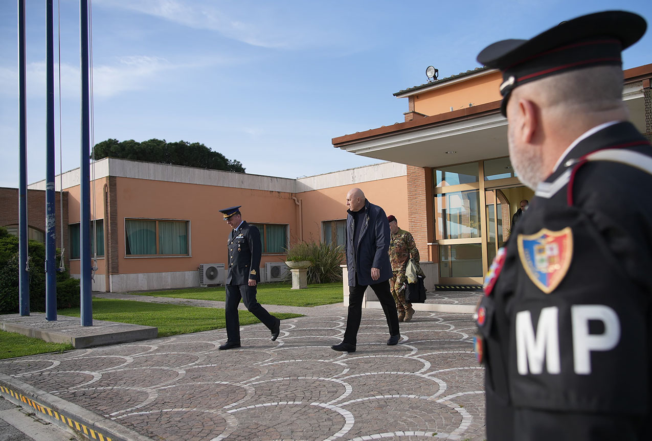 Ministri italian i Mbrojtjes, Guido Crosetto, do të qëndrojë sot në Kosovë