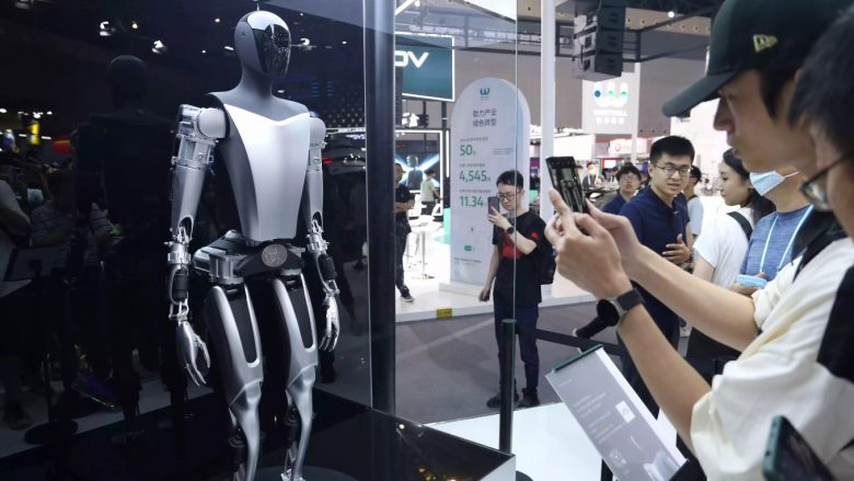 Elon Musk nuk duket i shqetësuar për ardhjen e “robotëve humanoidë” – edhe nëse ata janë bërë nga konkurrentët e tij