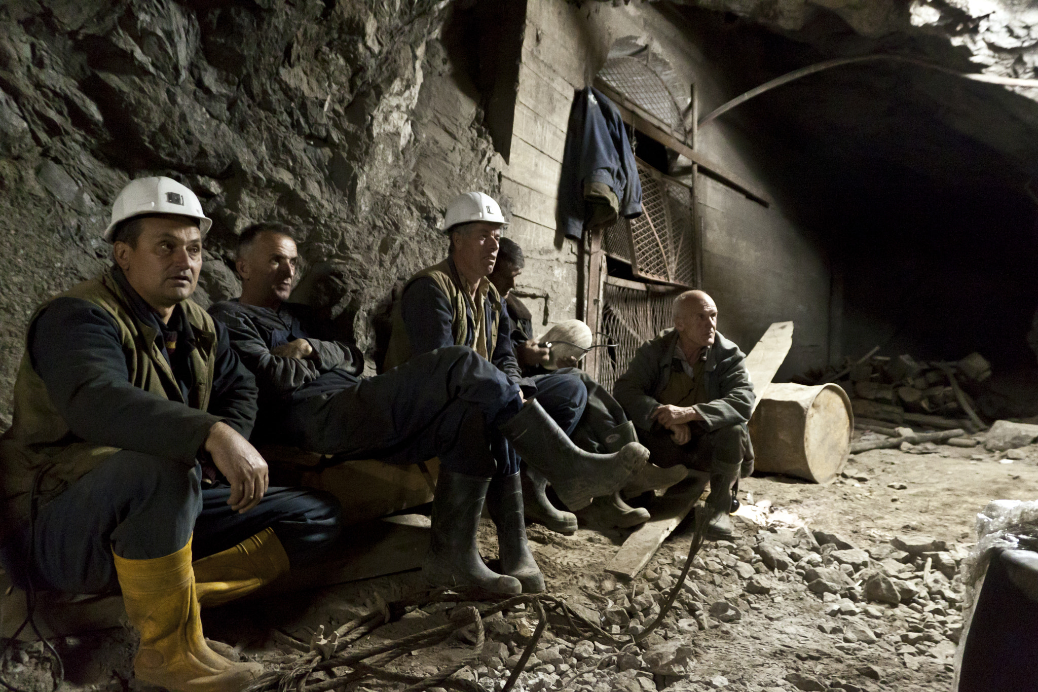 “Reuters” me shkrim për minatorët e Trepçës që po agjërojnë 800 metra nën tokë