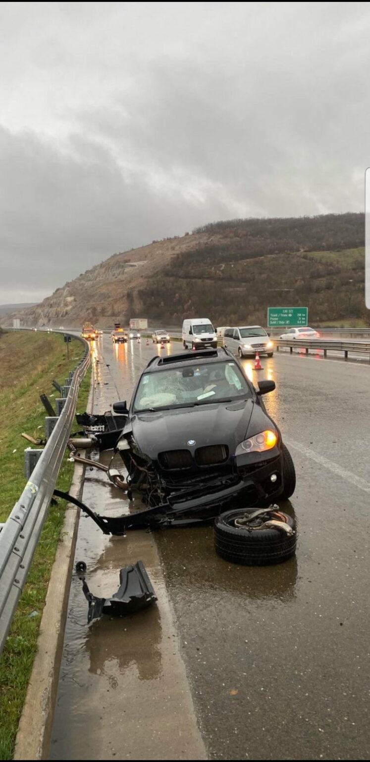 Aksident në autostradën “Ibrahim Rugova”, dy persona dërgohen në Spital