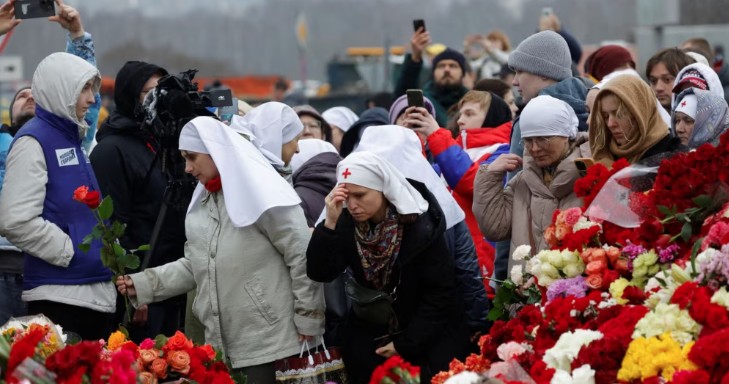 Rusia mban zi për viktimat e sulmit pranë Moskës