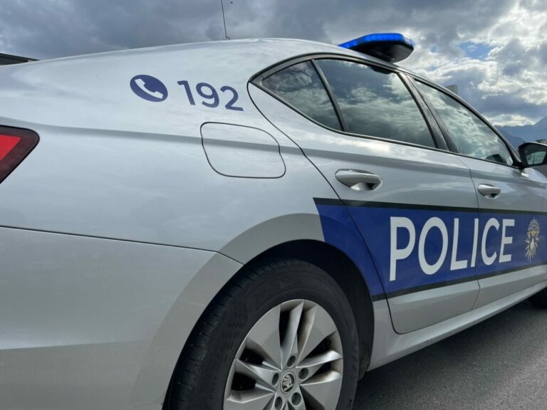 Podujevë: Policia konfiskon sasi të substancës narkotike dhe një thikë