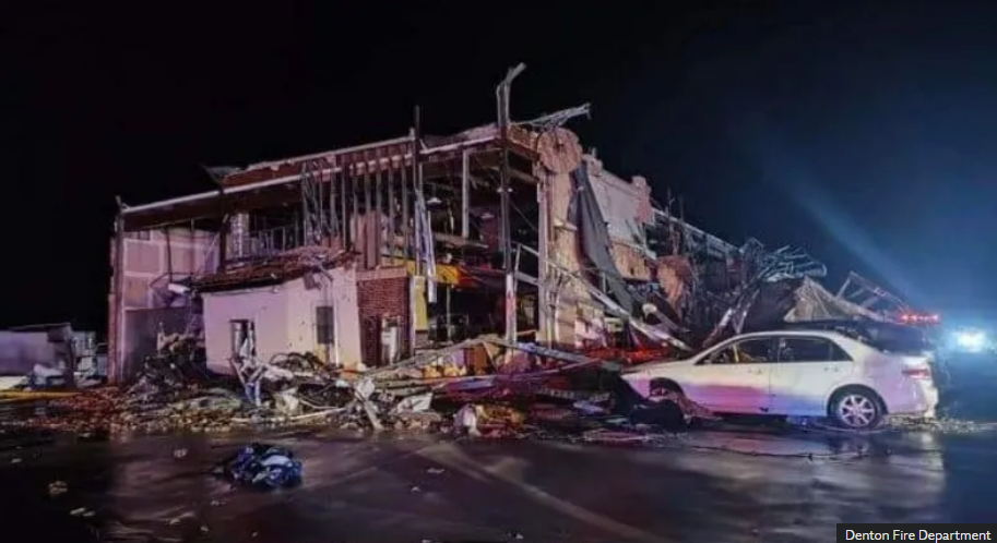 Tornadot vrasin 13 persona në tre shtete të Amerikës