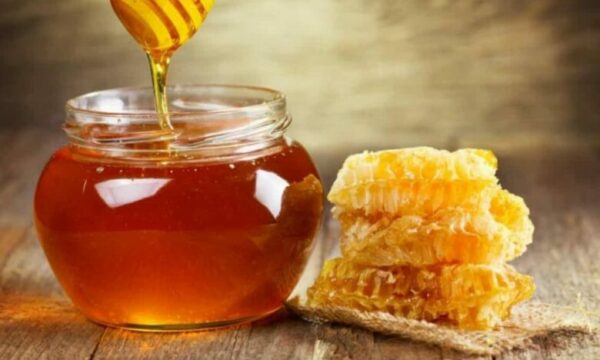 Ja pse duhet të hani mjaltë dhe hudhër me stomakun bosh