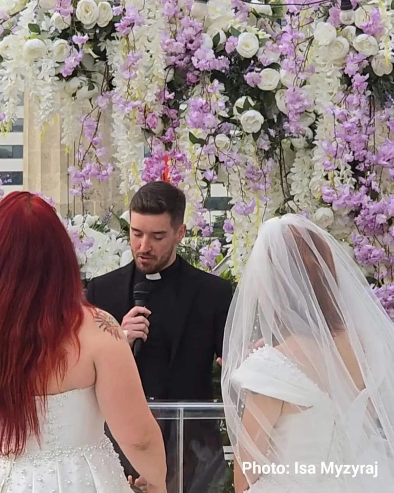 Tiranë, ndodh për herë të parë martesa mes dy grave në Shqipëri