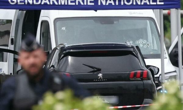 Mbi 450 policë dhe xhandarë në kërkim të “mizës” së arratisur në Francë, u vranë 2 policë