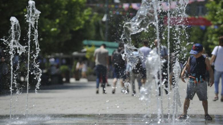 Ngritja e temperaturave ka zbrazur sheshet e Prishtinës, ka shtuar vizitat te mjeku