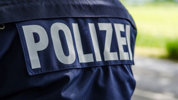 Policia shtie ndaj një person që kërcënoi me kazmë në paradën e tifozëve në EURO 2024 në Hamburg