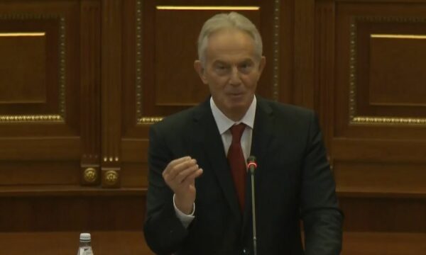 Blair: Mbaj mend refugjatët e Kosovës në kampe, më kërkuan ndihmë dhe iu ndihmova, s’pendohem kurrë