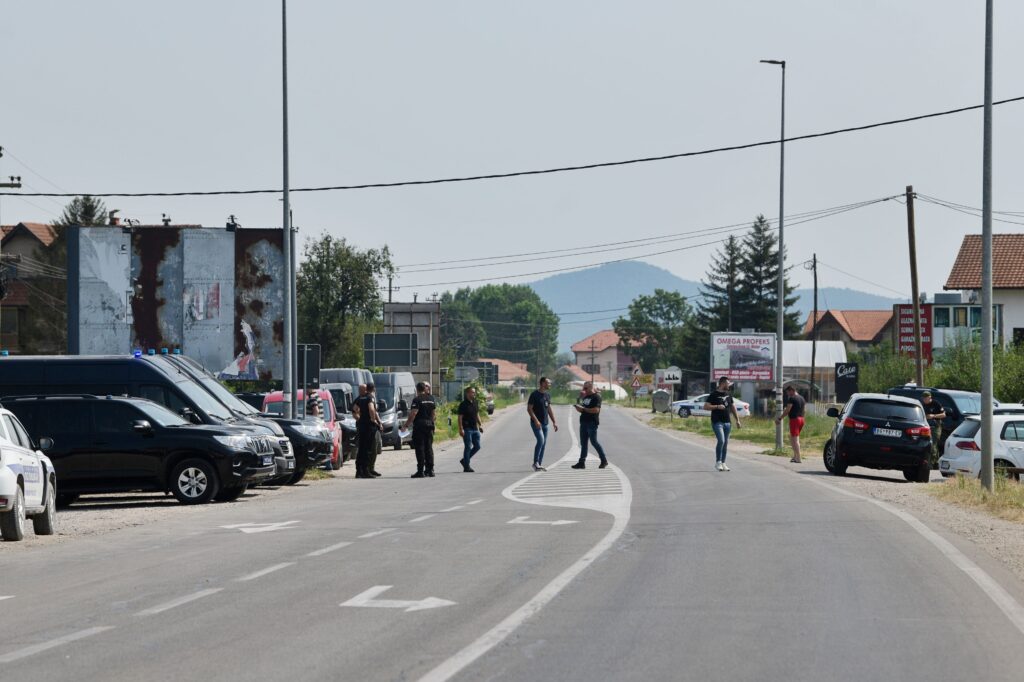 Dyshohet se Faton Hajrizi e kreu vrasjen me armën zyrtare të policit