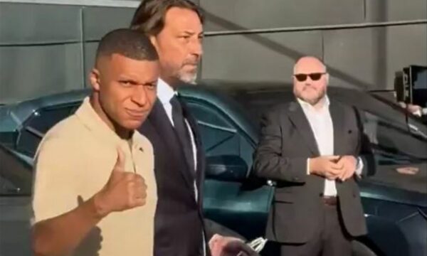 Mbappe po i kryen vizitat mjekësore në Real Madrid