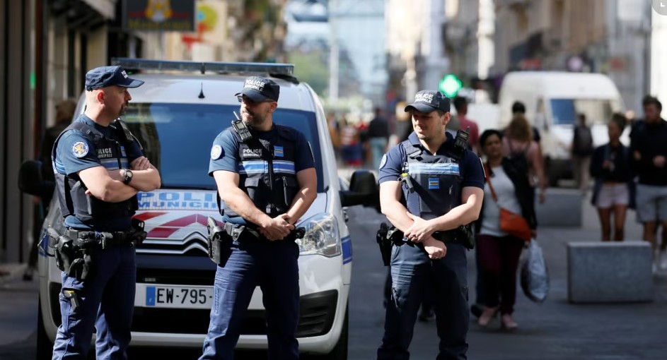 Katër të vrarë nga të shtënat me armë zjarri në një festë ditëlindjeje në Francë