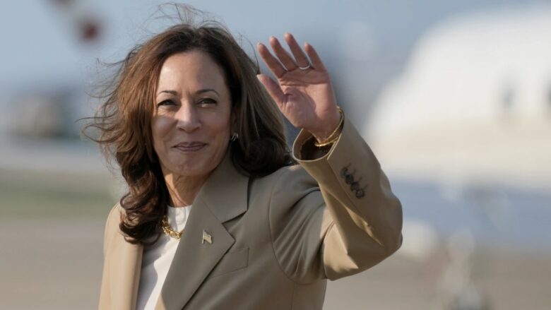 Kamala Harris mblodhi 200 milionë dollarë në javën e parë të fushatës për garën në Shtëpinë e Bardhë