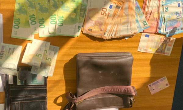 Qytetari në Pozheran e dorëzon në Polici çantën që e kishte gjetur, në të ishin 7500 euro