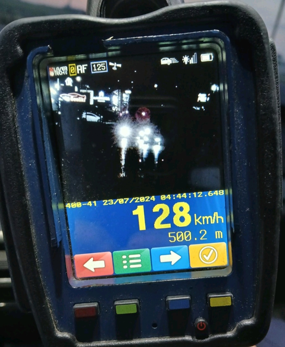 Policia gjobit 22-vjeçarin me BMW në Ferizaj, në zonën 60 km/h ai voziti 128 km/h