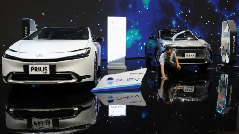 Toyota shet 10.8 milionë automjete në 2024 për të mbetur prodhuesi më i shitur i veturave në botë