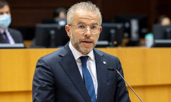 Eurodeputeti Reuten: Hiqni masat ndaj Kosovës, KE të përgatisë një opinionin për aplikimin e saj për anëtarësim
