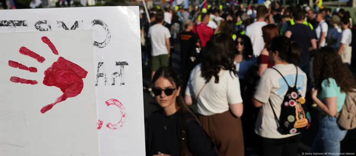 Qeveria serbe nuk po i përfill kërkesat për media të lira
