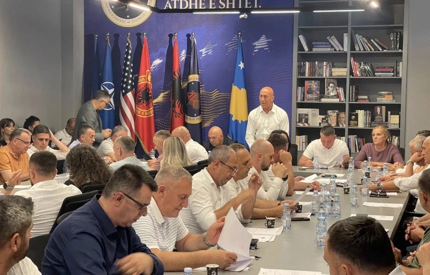 AAK-ja zyrtarizon kandidatët për kryetarë në 11 komuna