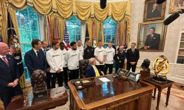 Presidenti Trump e pret ekipin e Juventusin në Shtëpinë e Bardhë dhe i vë në siklet futbollistët me një pyetje