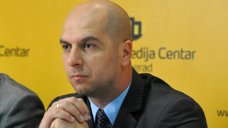 Deputetët e Listës Serbe nën hetim për barrikadat në veri – shtyhet intervistimi i tyre
