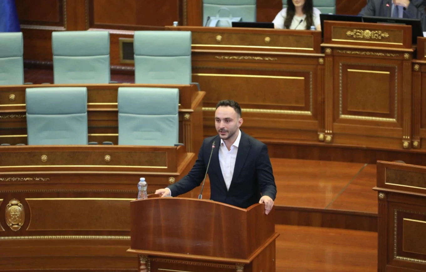 “A i ke kthy 200 mijë euro?”, deputeti i LDK-së kapet me Fitore Pacollin