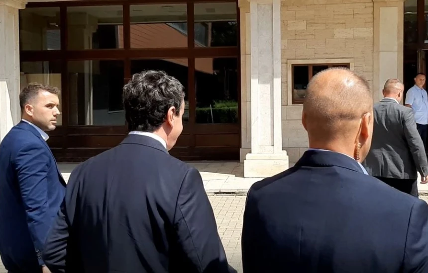 Kurti pa përgjigje për takimin me Limajn