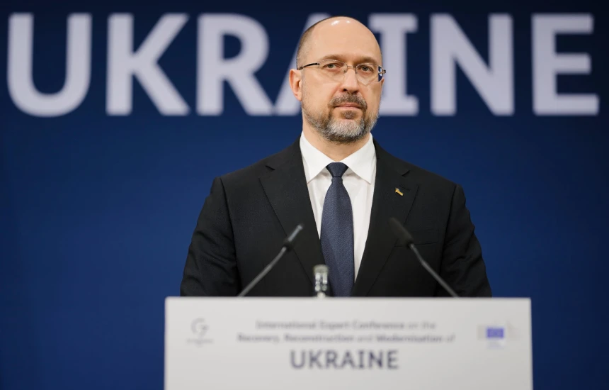 Dorëhiqet kryeministri i Ukrainës