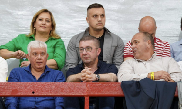 Mickoski dënon thirrjet antishqiptare pas kritikave për mosreagim: Do të jenë objekt hetimi dhe sanksionesh