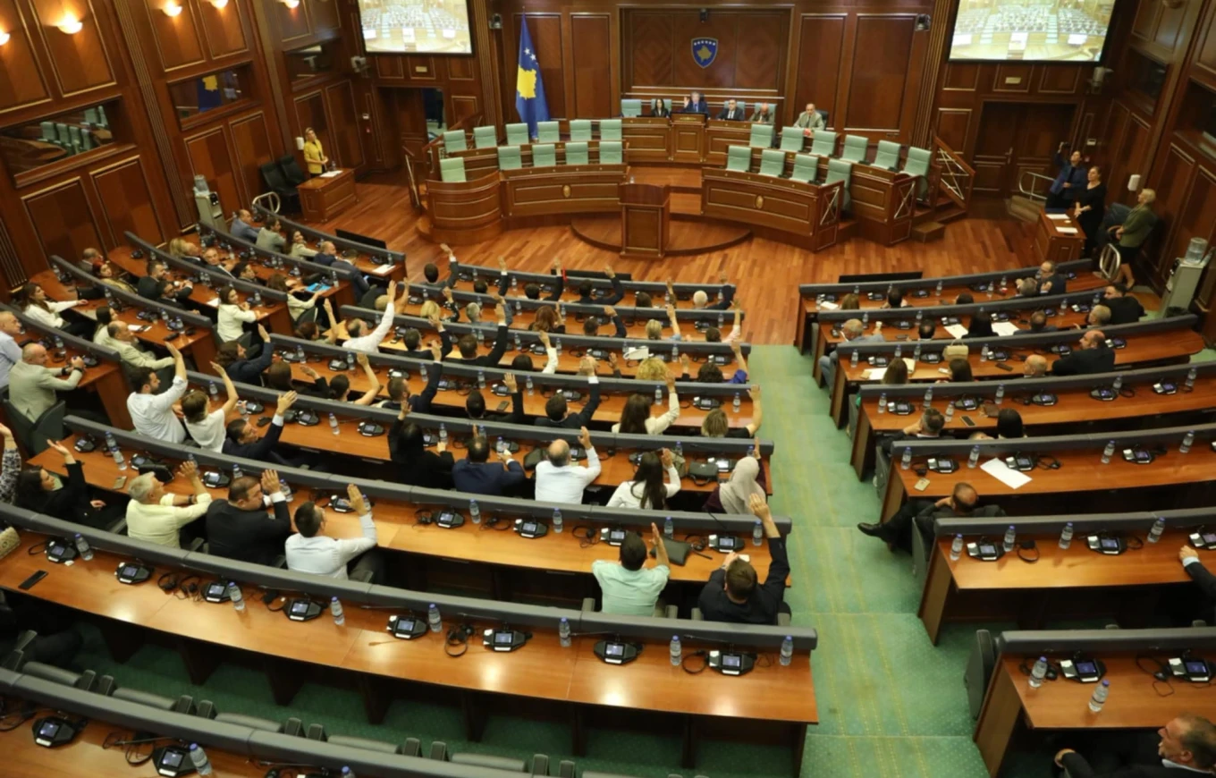 Kushtetuesja sqaron pse kufizoi votimin në tri herë për një kandidat për kryekuvendar
