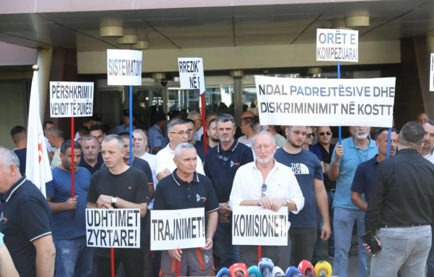 Protestojnë punëtorët e KOSTT-it, kërkojnë rritje të pagave protesta kostt
