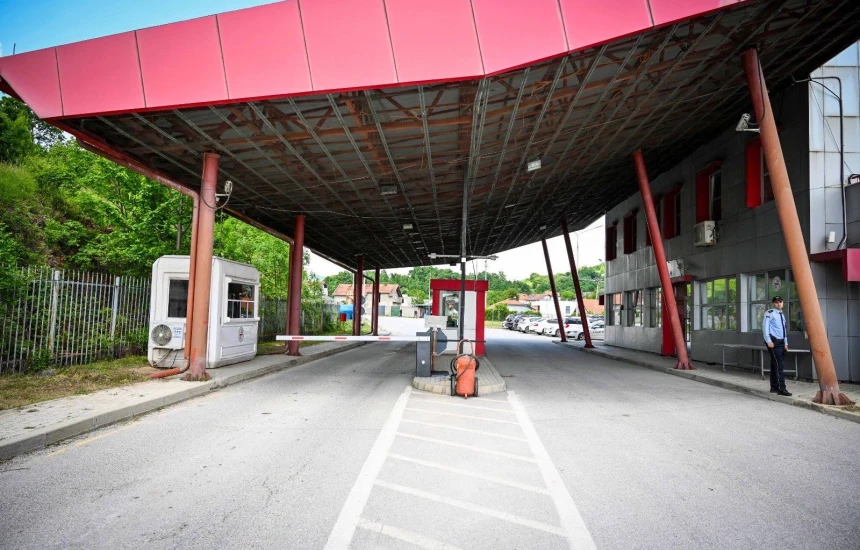 Mbyllet kufiri në Glloboqicë, si pasojë e zjarreve