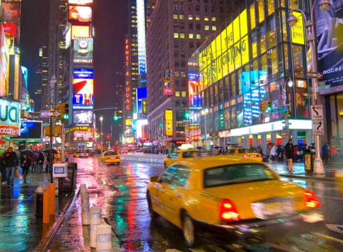 Tre të plagosur nga të shtënat në Times Square të New Yorkut