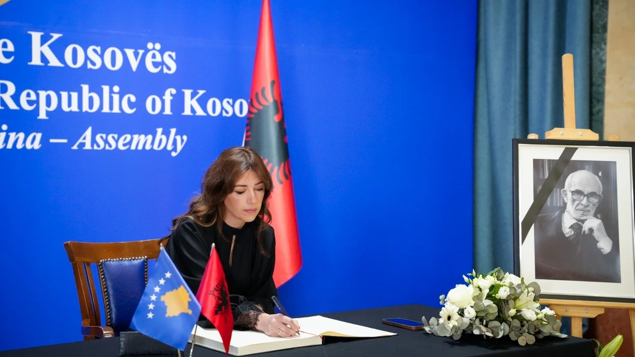 Homazhe në nderim të jetës dhe veprës së Qosjes